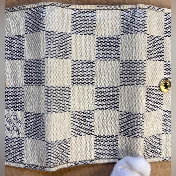 Louis Vuitton Damier Azur Key Holder - Picture 15 of 17